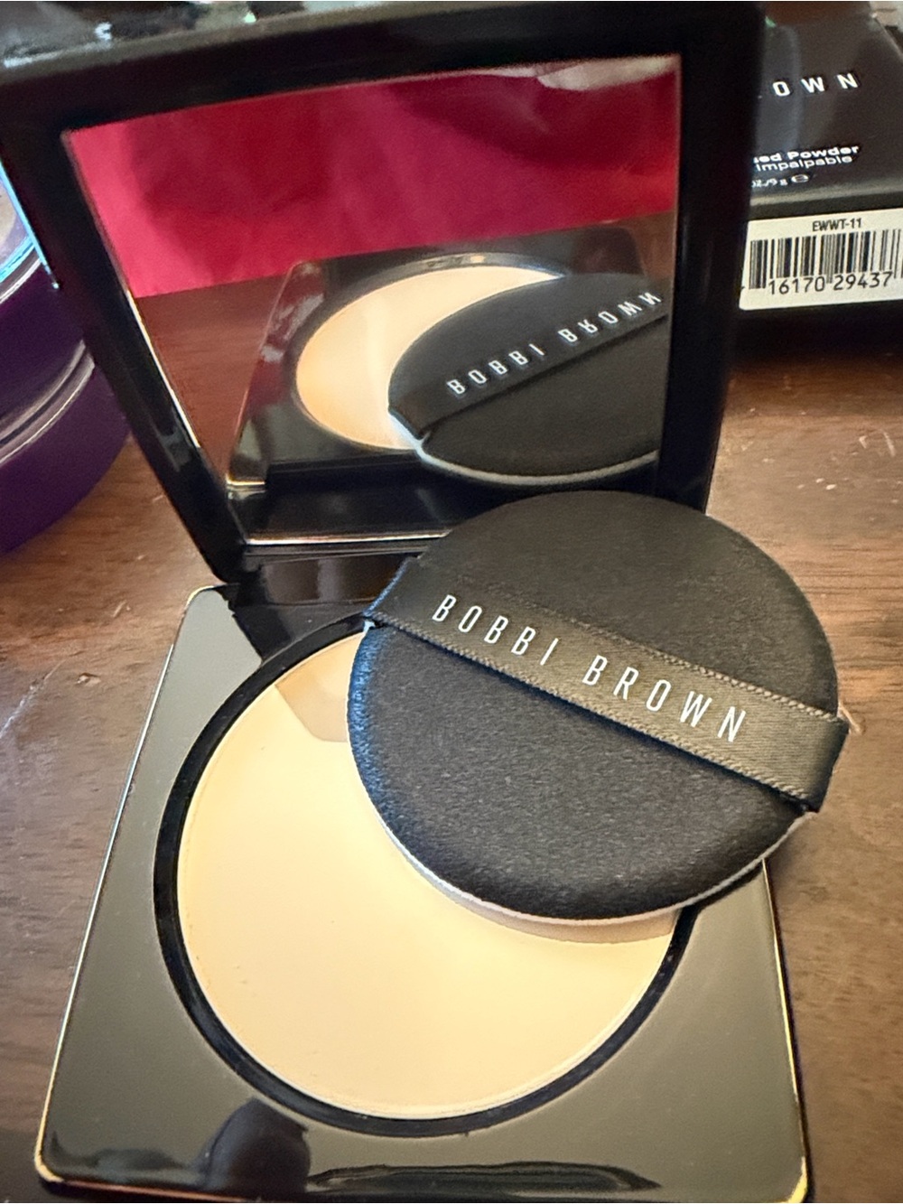 Bobbi Brown Sheer Finish Pressed Powder in Compact with Silver Logo Accent NWT